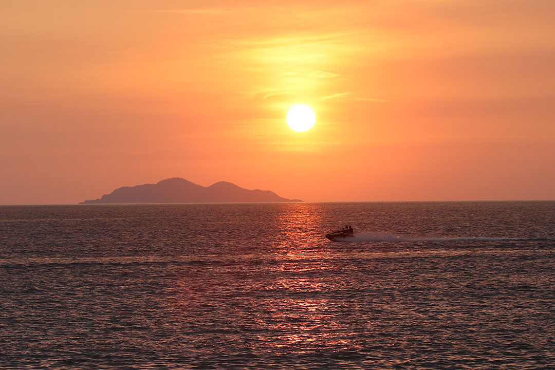 Ocean-beach-sunset