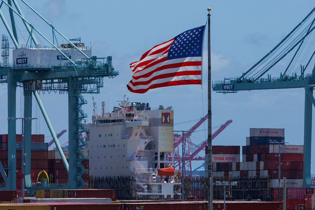 US flag-port-ship