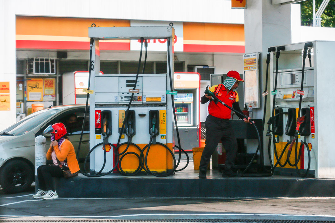 gas station-worker-wc