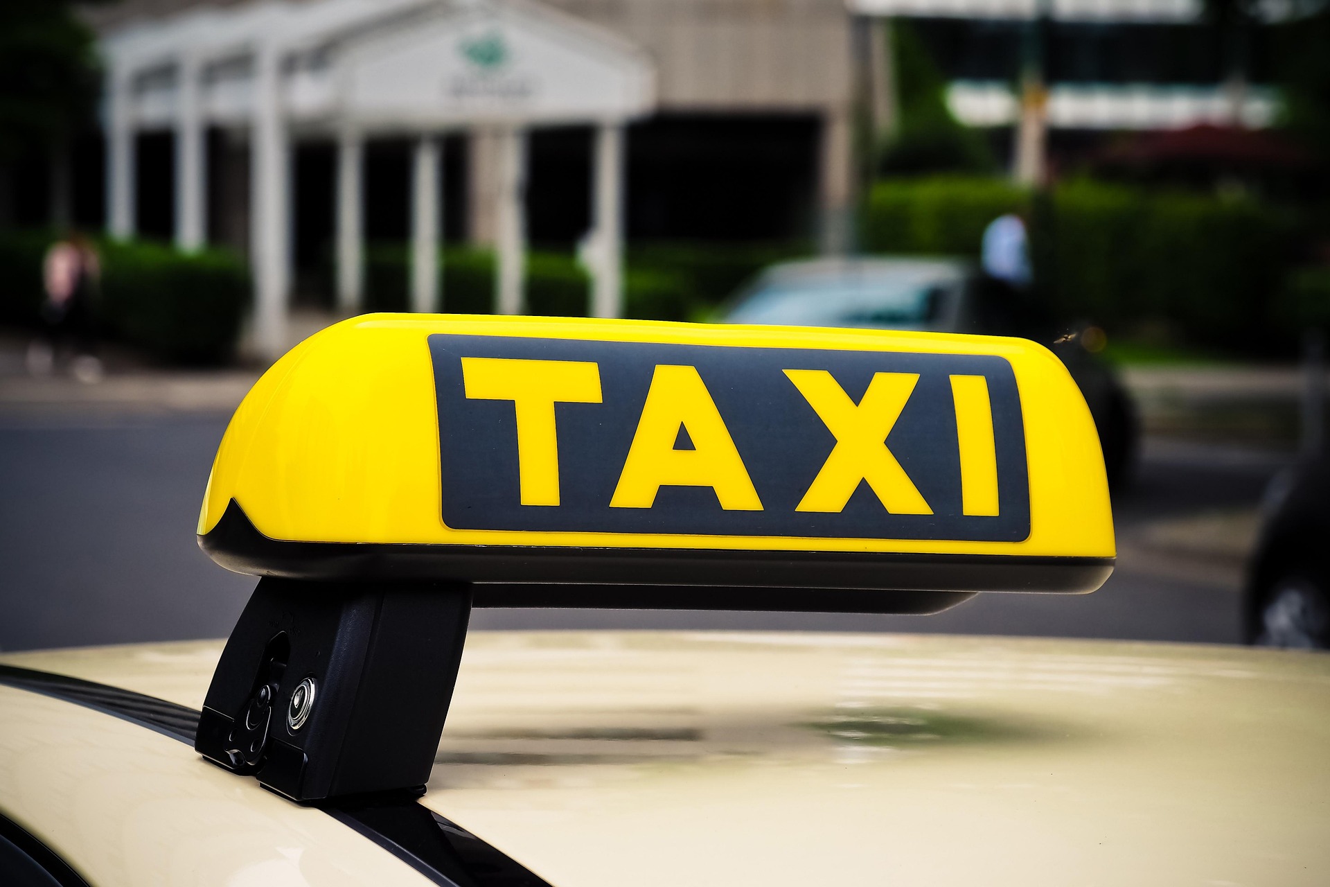 taxi-3504010_1920