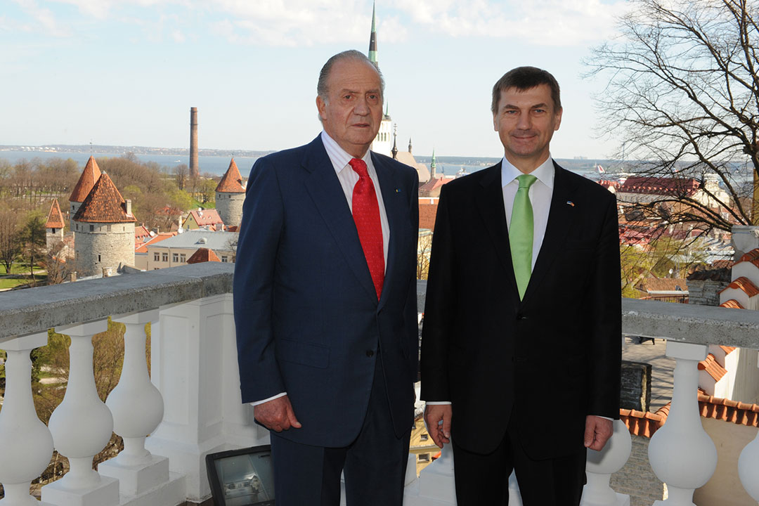 Spain’s-former-King-Juan-Carlos-I-(left-)-with-former-Prime-Minister-Andrus-Ansip