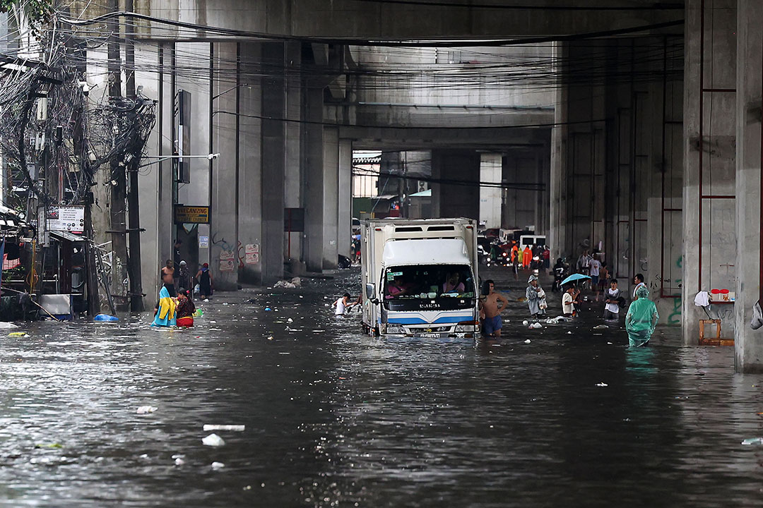 flood-road-vehicle