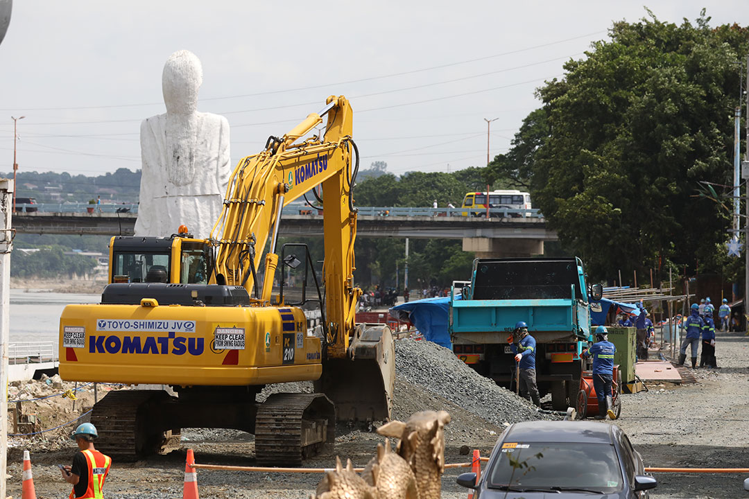 DPWH-infra-worker