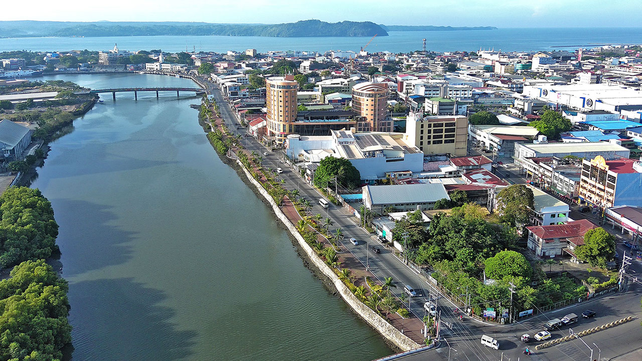 Iloilo_City_Proper_skyline_2023