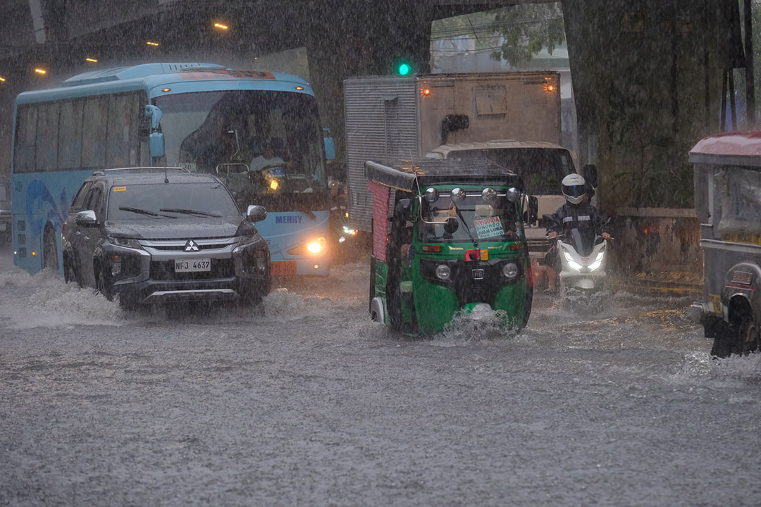 Motorist-vehicle-flood