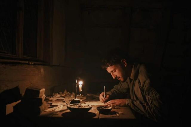 Paul-Mescal-in-a-scene-from-Hamnet.-