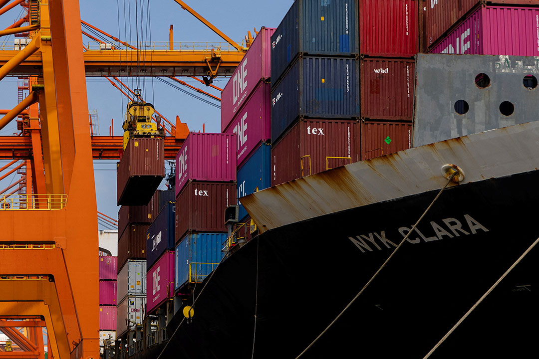 Trade deficit hits 6-month low in Aug.