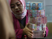 Indonesia’s central bank keeps rates steady, focuses on rupiah’s stability