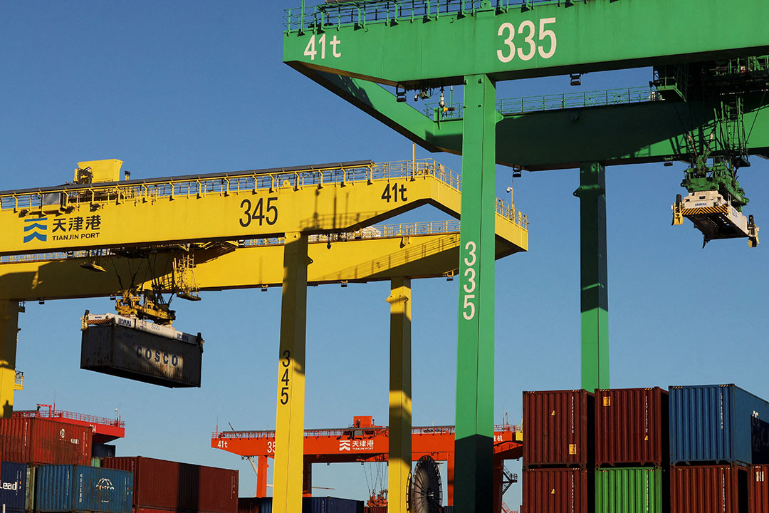 crane-port-container