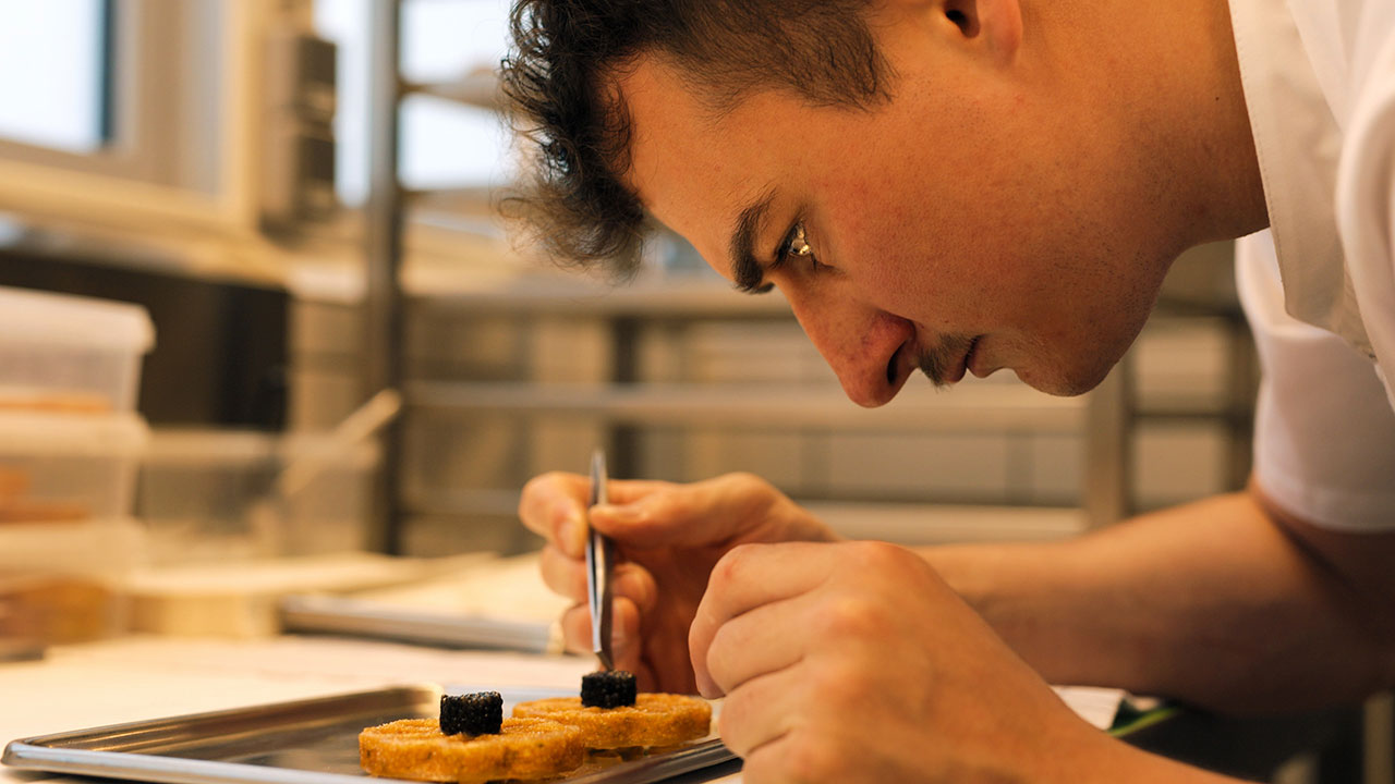 Knife_Edge_Chasing_Michelin_Stars_Photo_010301
