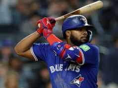 Blue Jays shake off marathon loss, beat Dodgers to even World Series