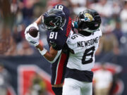 Texans own fourth quarter, rally past Jaguars, 36-29