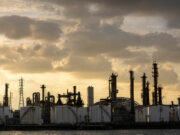 The oil market is always wrong about long-term prices