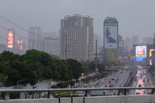 vehicle-building-skyline-wc