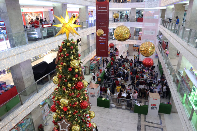 CHRISTMAS LAST MINUTE SHOPPING