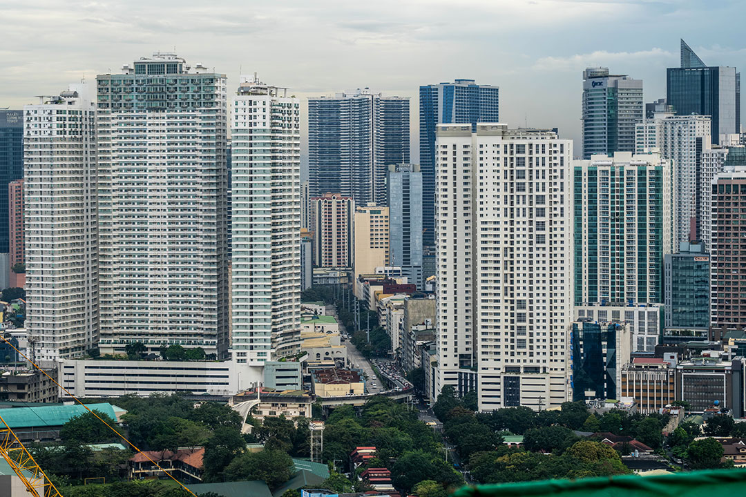 Building-skyline-condo-wc