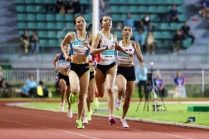 Teener Naomi Marjorie Cesar snatches the SEA Games 800-meter gold from favorite Vietnam lass