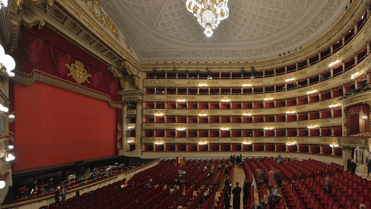 Teatro_alla_Scala_interior_Milan---commons.wikimedia.org-Wolfgang-Moroder