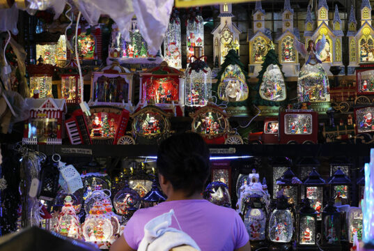 Poll: GDP growth likely slowed in Q4