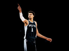 Wembanyama downplays knee injury