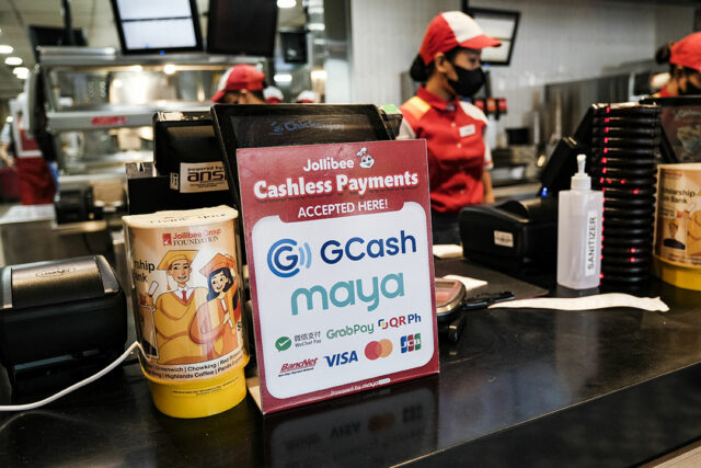 cashless payment-bloomberg