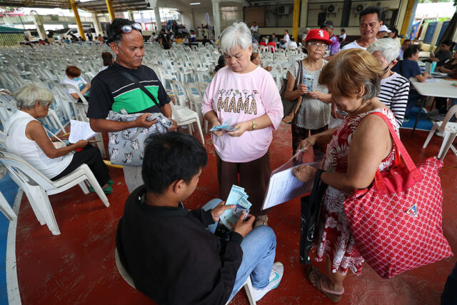 senior citizen-cash aid