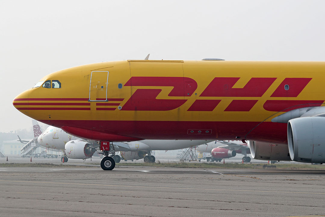 DHL plane