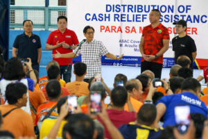 Tricycle drivers get P5,000 aid