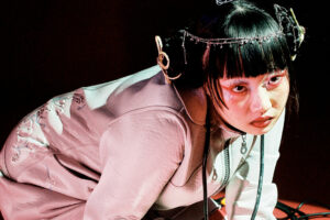 Ena Mori presents two sides of an emotional journey