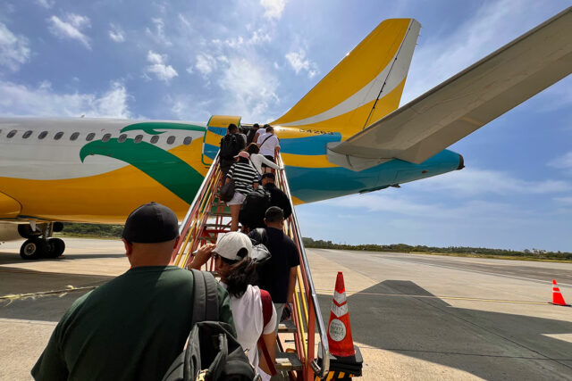 plane-tourist-passenger