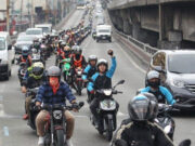 Ride-hailing firms cut commissions amid higher fuel costs