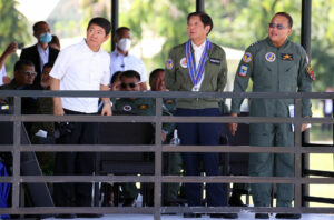 Año przechodzi na emeryturę, powołując się na problemy zdrowotne