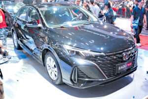 Family SUV, small sedan unveiled by Changan