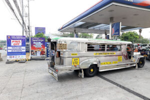 IMF sees Philippine recovery by early 2027 if oil shocks are short-lived